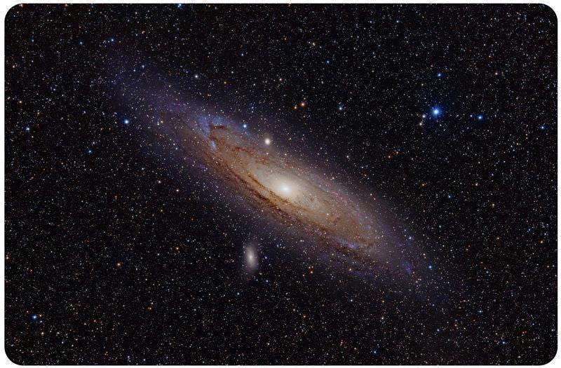 www.ck12.org Chapter 1. Galaxies FIGURE 1.3 The Andromeda Galaxy is the closest major galaxy to our own. arms spiral out from the center.