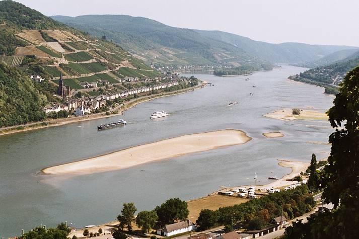 Impacts of 2003 drought Navigation problems with in large rivers Danube: lowest water level in 160 years Rhine at Lobith: lowest observed water level (825 m3s-1) Water temperatures of up to 30