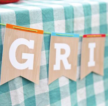 Place these food tents in front of each corresponding dish to let your guests know what you have prepared for your delicious spread!