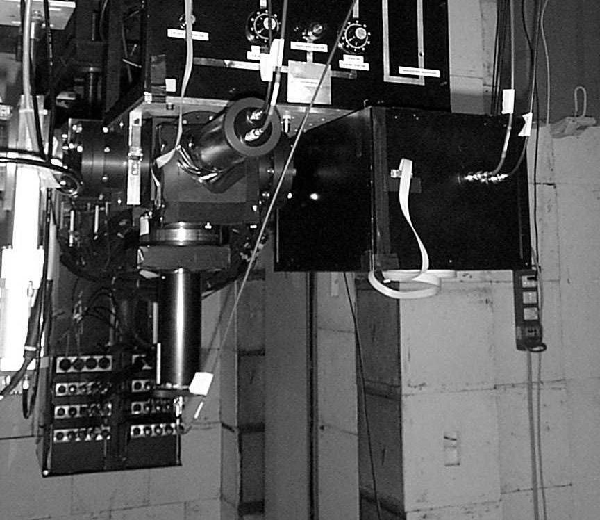 AIRFLY Fluorescence Chamber Prototype Six way cross chamber PMT (lead for shielding) beam Cherenkov beam monitor Filter wheel: UG6,