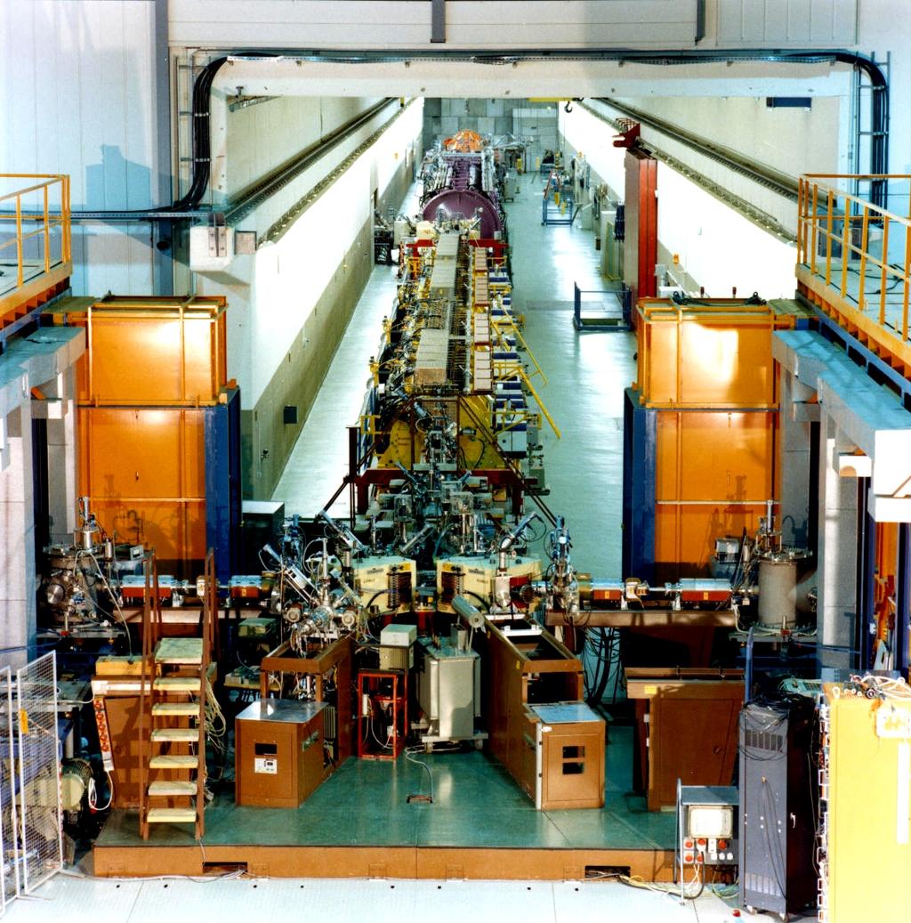 4. Experiments at GSI UNILAC Universal Linear Accelerator Ion source: Electron cyclotron resonance (ECR) causes ionisation of atoms in a low pressure gas.