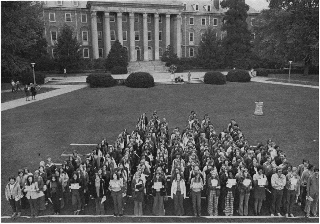 Living histogram at Penn State (Brian Joiner, 1975) Can we learn about male