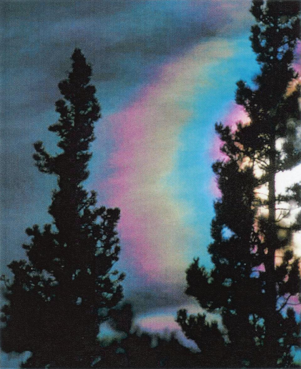 Fig. 7. Photograph of a ragged corona above Nederland, Colorado, on 15 January 1996. This cropped photo was taken with a 70 210-mm focal-length lens; the exact focal length is unknown.