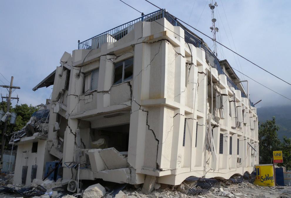 Earthquake Resistant Engineering Structures IX 443 Figure 19: UNI bank building, over soft clay, with first level collapsed.