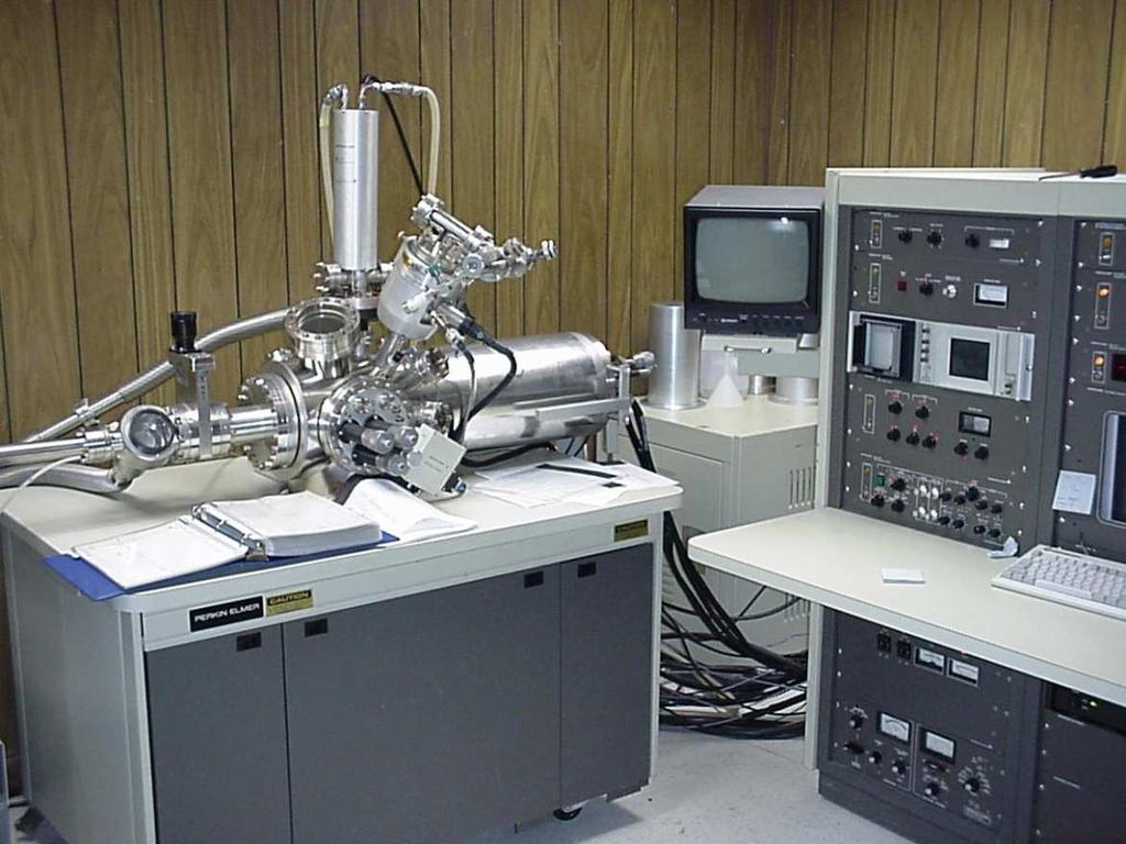 AES Auger electron spectroscopy Auger microprobe = REM +