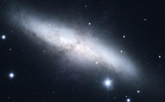 Figure 2.9: Messier 82, the prototypical example of an Irr-II galaxy (P. Challis, CfA, Whipple Observatory). 2.6 de Vaucouleurs extensions de Vaucouleurs (1959, 1963) defined extensions to the Hubble system.