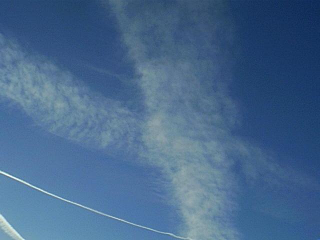 Introduction 2 Aircraft influence high clouds directly by producing line-shaped contrails. Contrails can persist and spread in ice-supersaturated air.