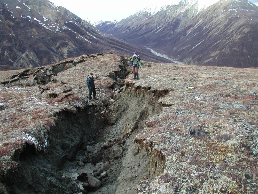 18. Photo by H. Stenner. http://quake.wr.usgs.gov/research/seismology/alaska/ The Denali fault on the first prominent topographic saddle west of the Delta River.