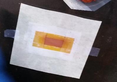 For the low energies in general the samples have to be very thin. Using a (clean!) glove to spread out a very small amount evenly on the Kapton is a good method (Fig. 3.5.3).