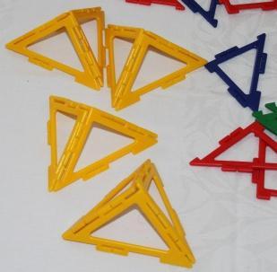 trojuholníka a štvorca.