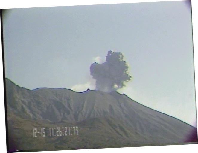 350 Ishihara (1985) 1450 1350 1250 1150 0 30 60 90 1 150 bright 0 1 2 3 4 5 Fig. 6. Images of A83 eruption (frames #00 and #60).