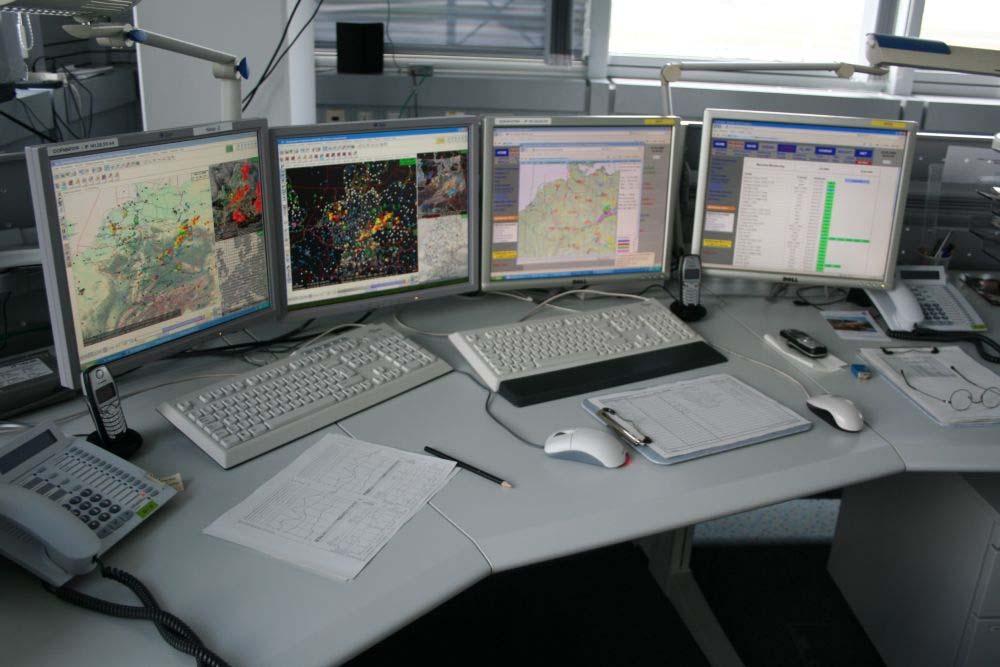 Forecasters are working in 24/7 shift work 20 employees 5 workplaces, each with: 1 PC /