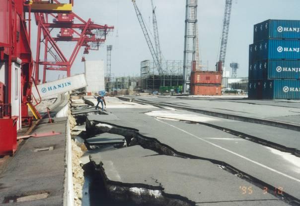 Figure 21 Liquefaction in Kobe Port Island Figure 22 Collapse of fill on former valley topography (2004 Niigata Chuetsu earthquake) Although subsoil liquefaction is thus a significant threat to