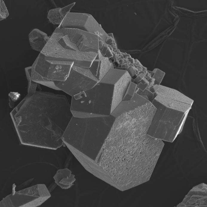 BSE images of synthetic brandholzite (left, FOV 1.