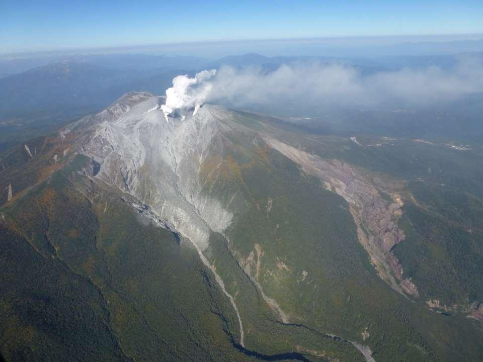 Lessons learnt from 2014 Mt Ontake and 2000 Mt Usu eruptions: