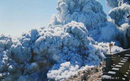eruption occurred at night in low season.