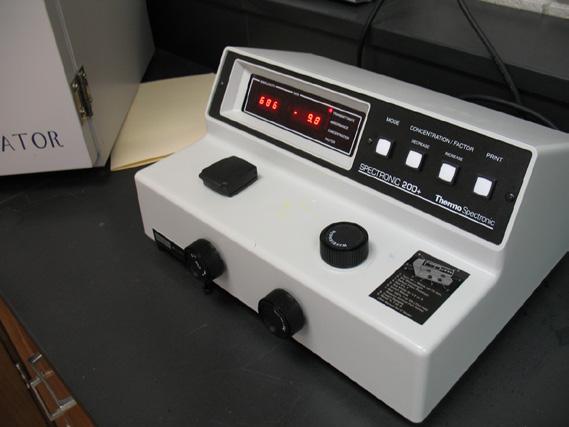 542 Analytical Chemistry 2.1 sampleankopen source λ 1 λ2 λ 3 shutter blp T detector monochromator closed sample compartment P 0 signal processor 0% T and 100% T adjustment wavelength dial Figure 10.