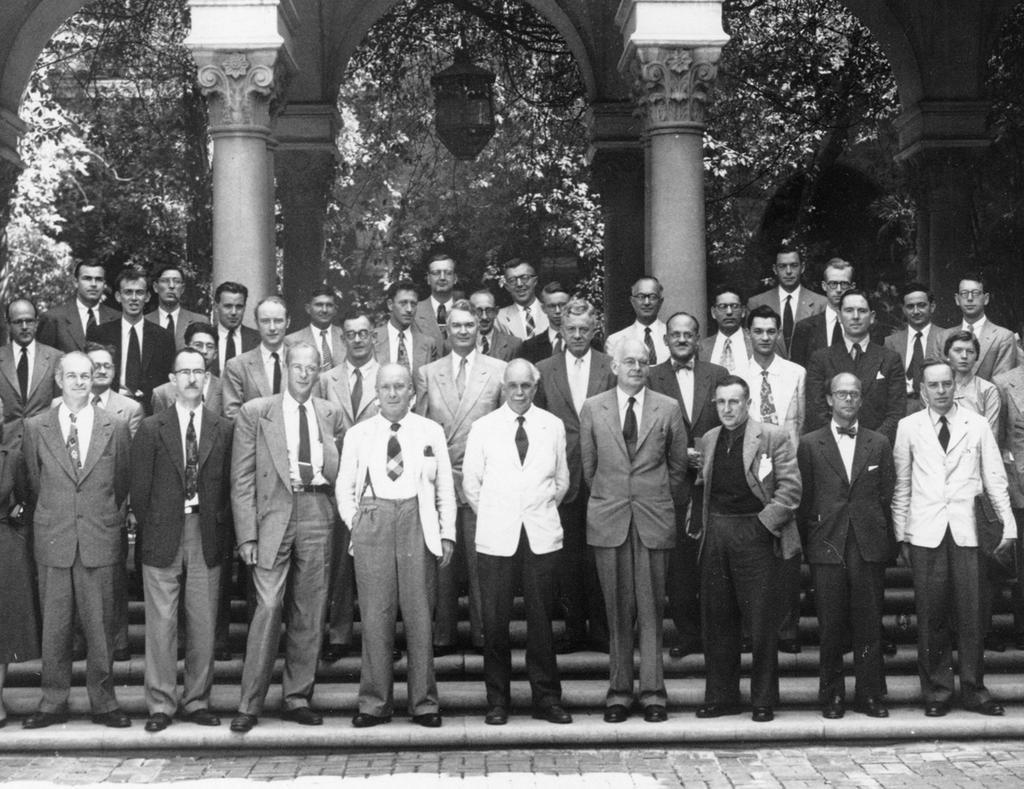Pauling s September 1953 Protein Conference in Pasadena Max Perutz, Vernon Shomaker, James Watson, Jack Dunitz, Julian Huxley, Francis Crick, Richard Marsh, Ken Trueblood, Maurice Huggins, Ray