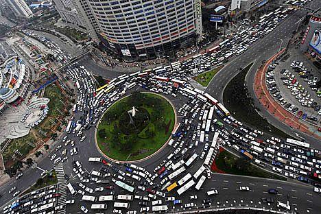 Avoiding traffic jams From a practical point of view, the most relevant feature of traffic flow are traffic jams.
