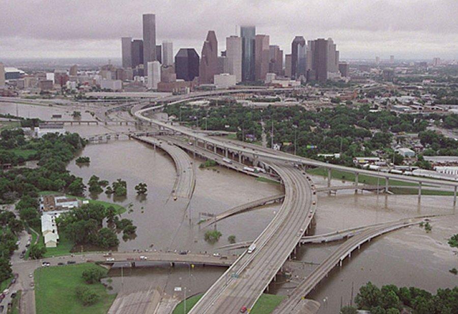 24 0 4. 3 Study Figure 14, a photograph showing urban flooding.