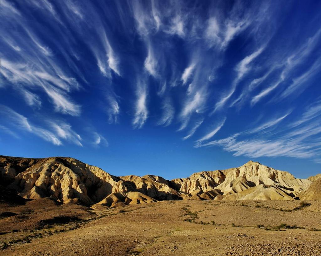 DESERTS Desert = An area that receives less than 25 cm of rain per year.