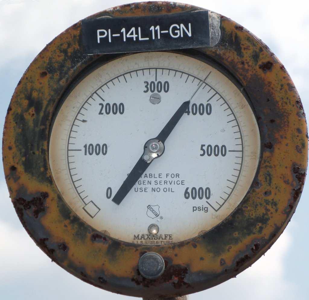 Question 1 Questions Interpret the pressure measurement displayed by this gauge mechanism, assuming a gauge accuracy of ±