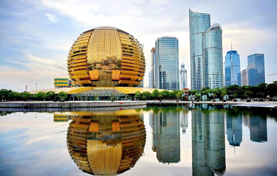 8. HANGZHOU (CHINA) Tourism is a priority on the urban policy agenda Steady growth in arrivals and revenue Diversifed and highly developed tourism attractions and accomodation Significant historical,