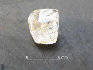 0 carats Figure 1 - The First Diamonds Recovered from Lonrho s Alluvial Sampling at Lulo The first diamond recovered from the first bulk sample pit (BLK_2) was an impressive gem-quality diamond