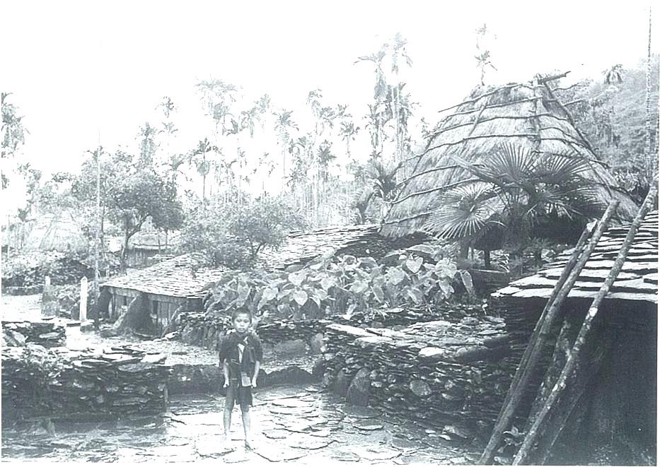 58 The Sustainable City VI Figure 6: Traditional settlement of Kaviyangan before 1945 (left).