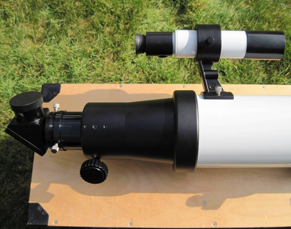 The finder scope does have a port for fitting a reticule illuminator but the illuminator is not supplied as standard which is a shame because, without illumination, the cross hairs become more or