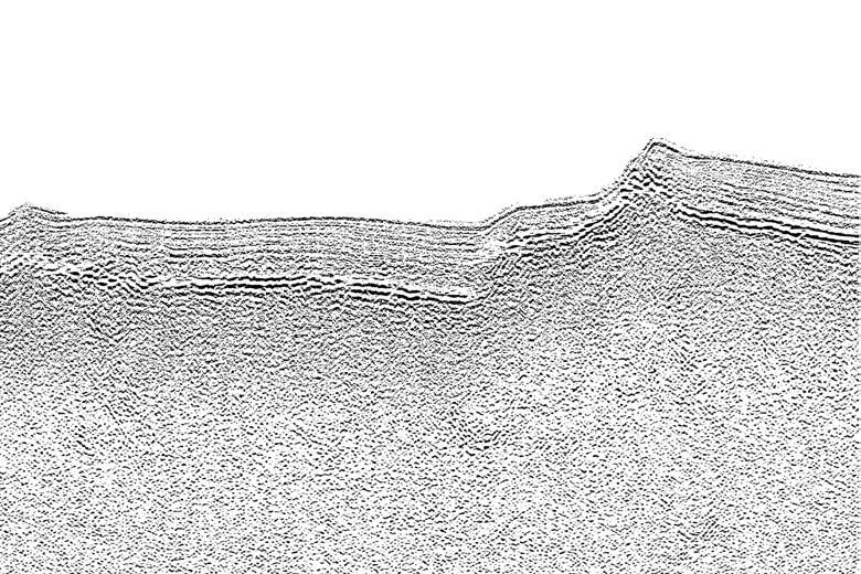 T. Fujiwara et al. (c) 2100 2200 2300 2400 2500 2600 2700 2800 2900 3000 7 WSW ENE Nosappu Fracture Zone reflector (flat sediment) 8 basement reflector (tilted sediment) 9 Figure 6: (continued).