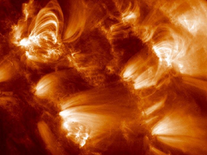 Coronal Magnetic Field Structure Complex magnetic