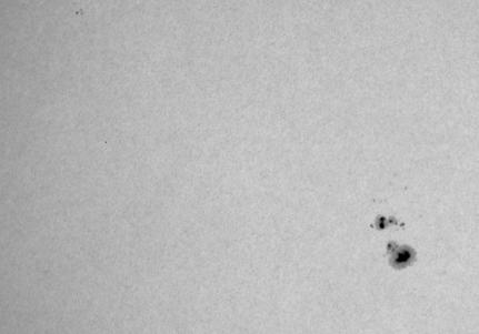 1196 KUMAR, MANOHARAN, & UDDIN Vol. 710 Figure 1. SOHO/MDI magnetogram of the active region NOAA 10501 on 2003 November 20. White-light image of the active region is shown inside the box.