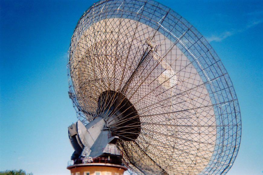 Parkes radio telescope 64 metre diameter Radio telescopes are