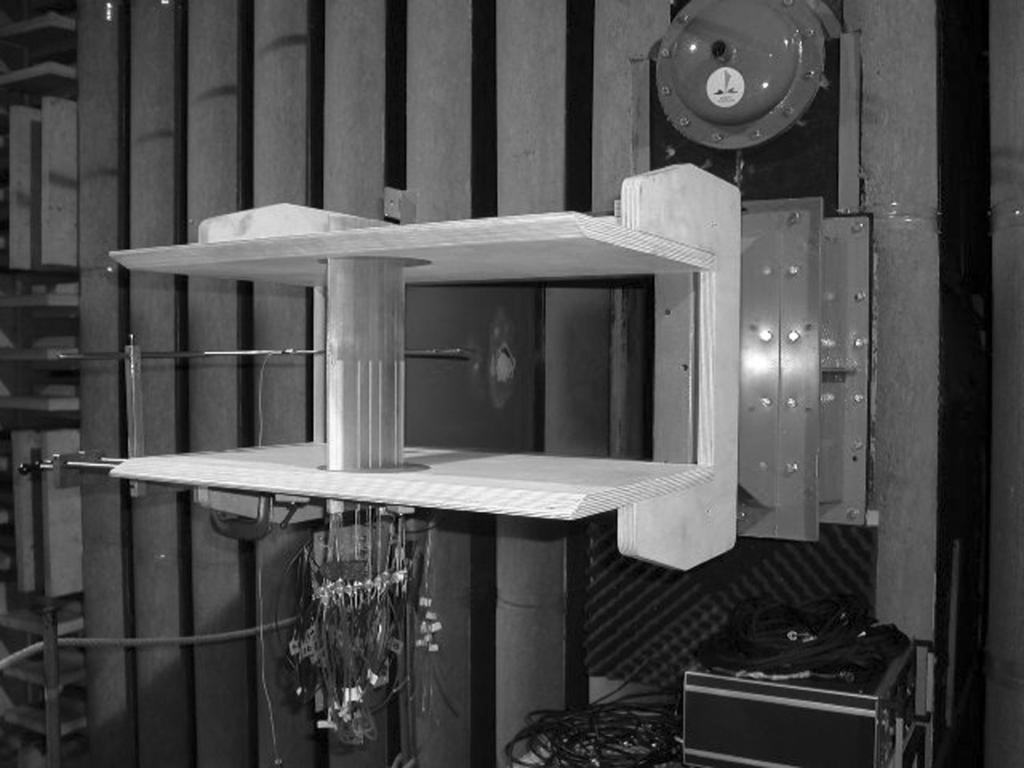 42 MOREAU AND ROGER Fig. 1 Experimental setup with the Valeo profile in the ECL test facility. Fig. 2 shown in Fig.