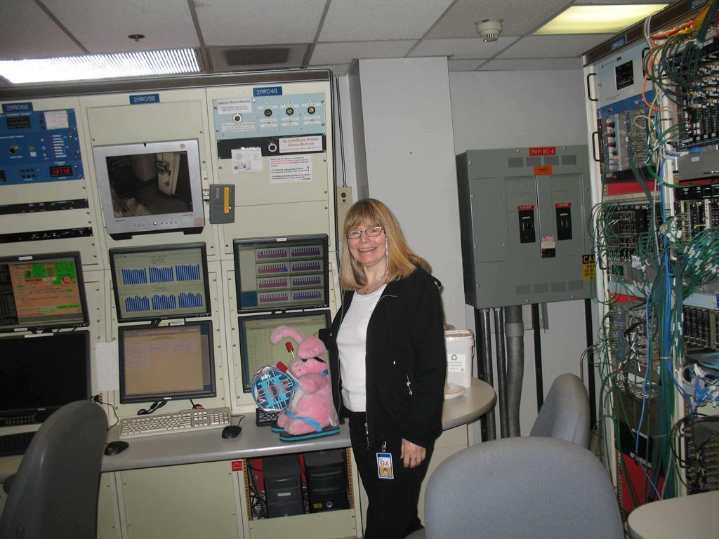 The Fermilab Tevatron CDF SciCo Shift December 2-9, 2008 My wife Jimmie on shift with me!
