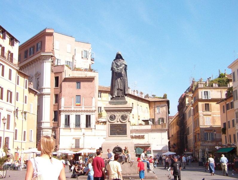 Rome, Campo de'fiori: The monument to