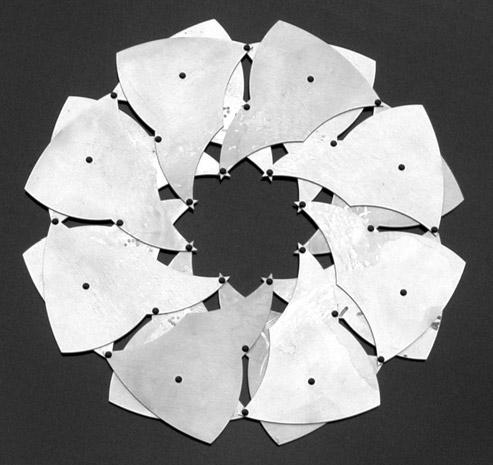 These expandable plate structures could be used in a wide variety of small and large scale applications where a continuous gap free surface is required that has the ability to execute a large shape