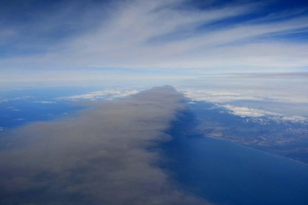Eyjafjallajökull volcano plume, May 1, noon