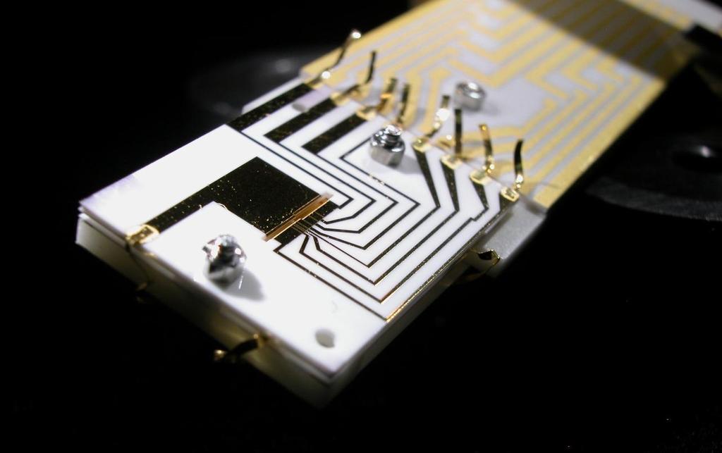 Multi-zone ion trap NIST rf filter board view along axis: rf control segmented linear trapping region control rf Gold on alumina construction RF