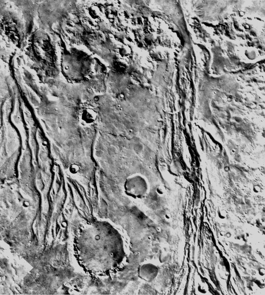 Figure 10: Valleys on western Chryse Planitia near the Viking Lander 1 site.