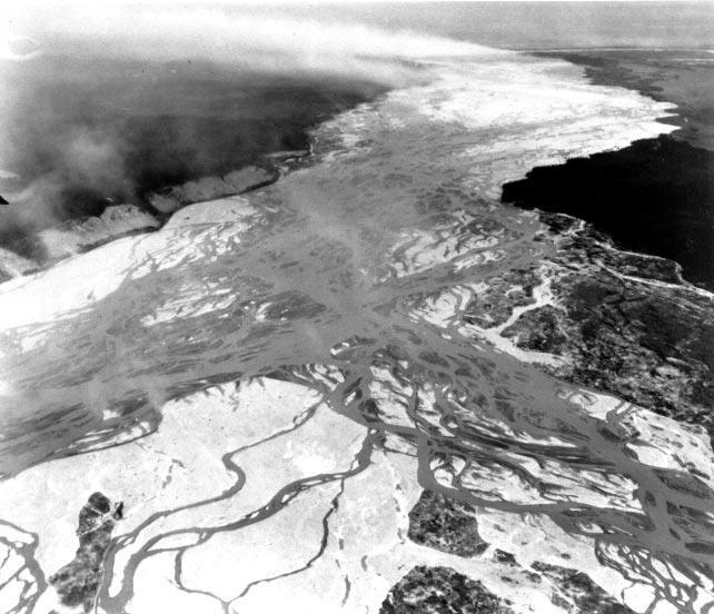 Figure 6: The Delta River, a braided stream in central Alaska. North is to the top. (U.S. Navy photograph coutesy of T. L. Péwé, Arizona State University.) 11.