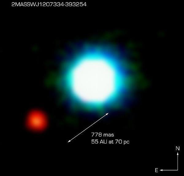 2M1207 (2004) An infrared image of 2M1207 (bluish) and 2M1207b (reddish).