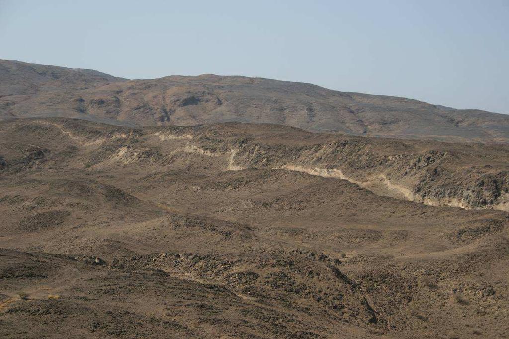 Figure SM5. Photograph (looking ~north-east) of a fault near the centre of the Dabbahu rift segment that slipped by ~3 m (down to the west) during the rifting episode.