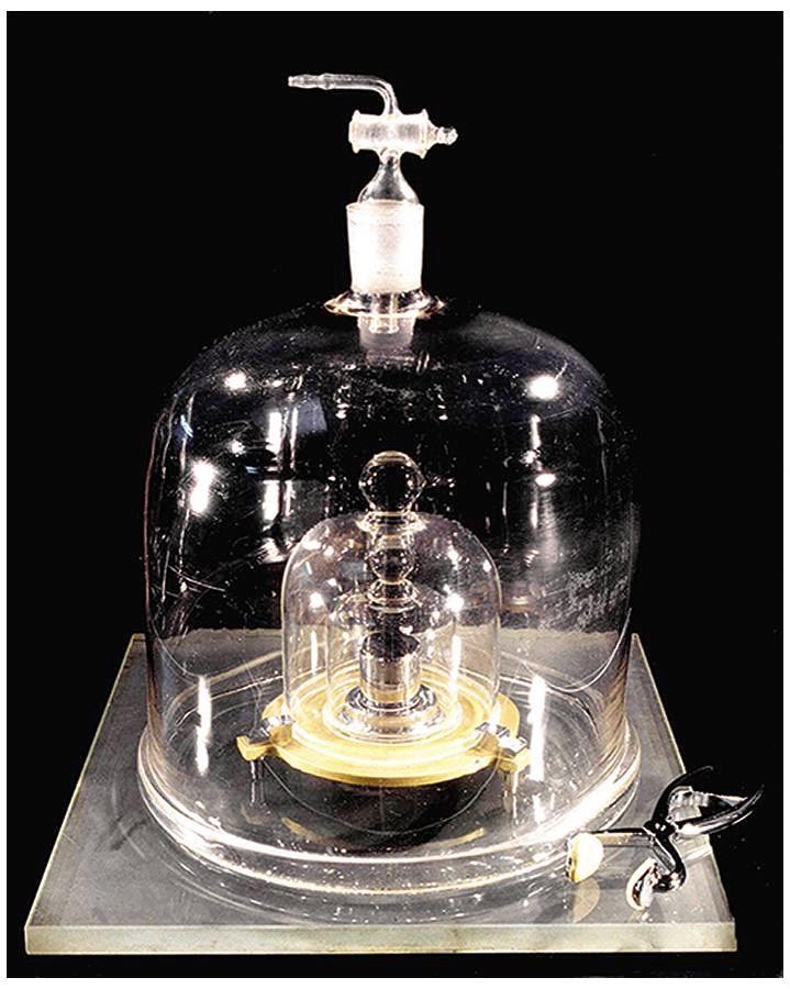 The SI Mass Unit: Kilogram (kg) The kilogram was originally defined as the mass of 1 liter of water at 4 o C.