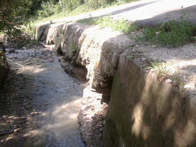 GUVERNUL MINISTERUL POSDRU MUNCII, FAMILIEI ŞI forces reached their maximum intensity during floods, due to rising water level and caused sediment displacement; degradations to a retaining wall made