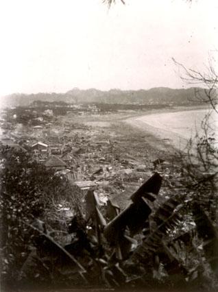 Tsunami affecting Japan 1923 Kanto Earthquake (Yuigahama Beach) Tsunami