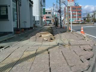 The sinking area was repaired with asphalt mixture.