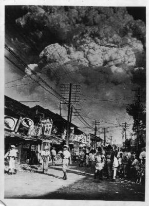 Past massive earthquakes in Japan Great Kanto Earthquake of September 1st, 1923 Collapsed Asakusa Ryo-Un Kaku September