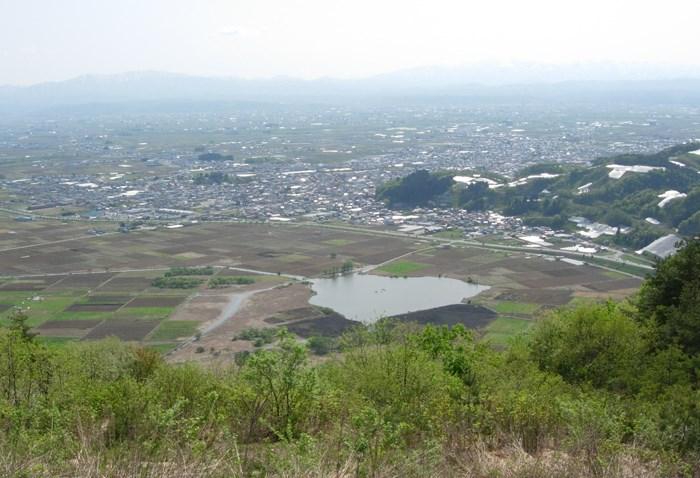 Figure10: Akayu hot spring is located at the northern margin of the Yonezawa basin. 0% 100% HCO 3 SO 4 AZUMA Fig.